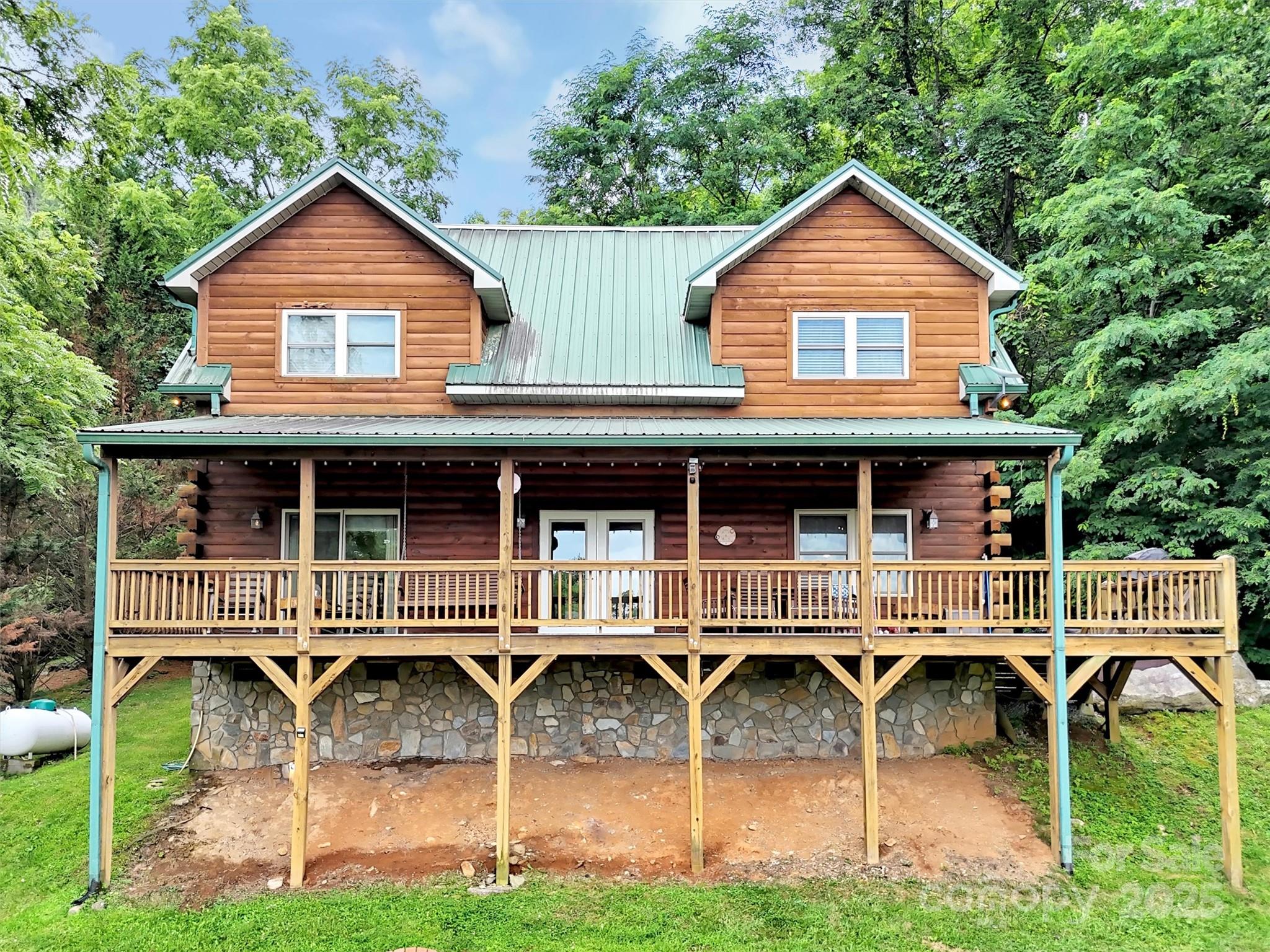 1064 Point Of View Drive — Waynesville
