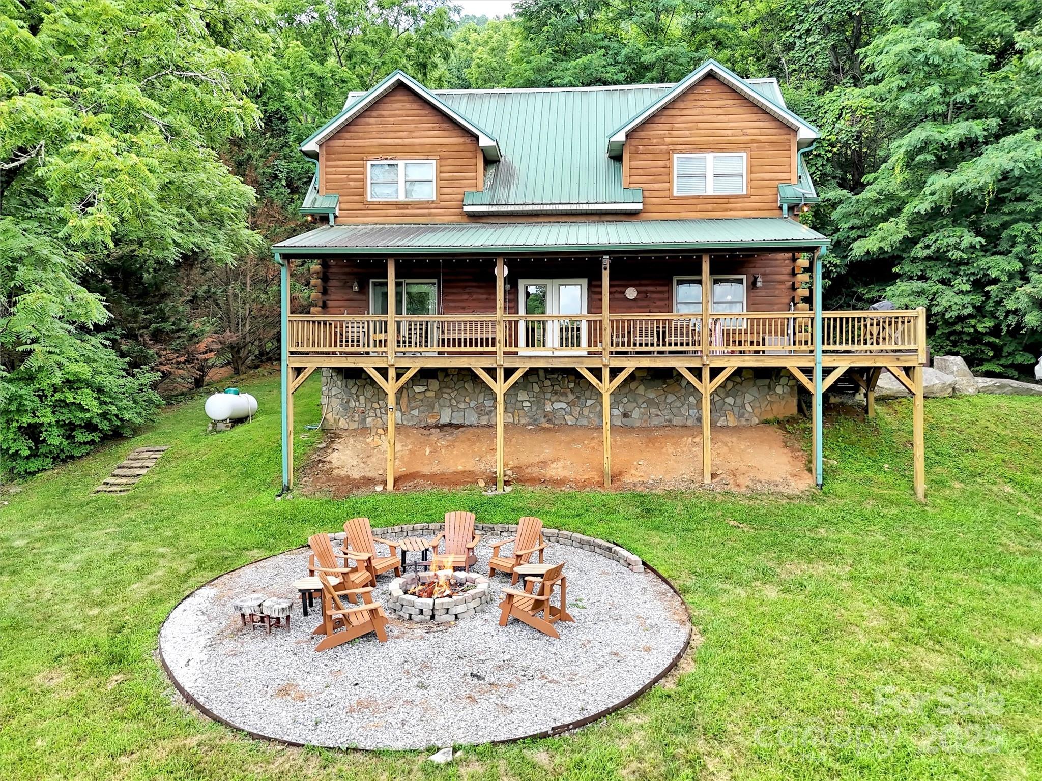 1064 Point Of View Drive — Waynesville