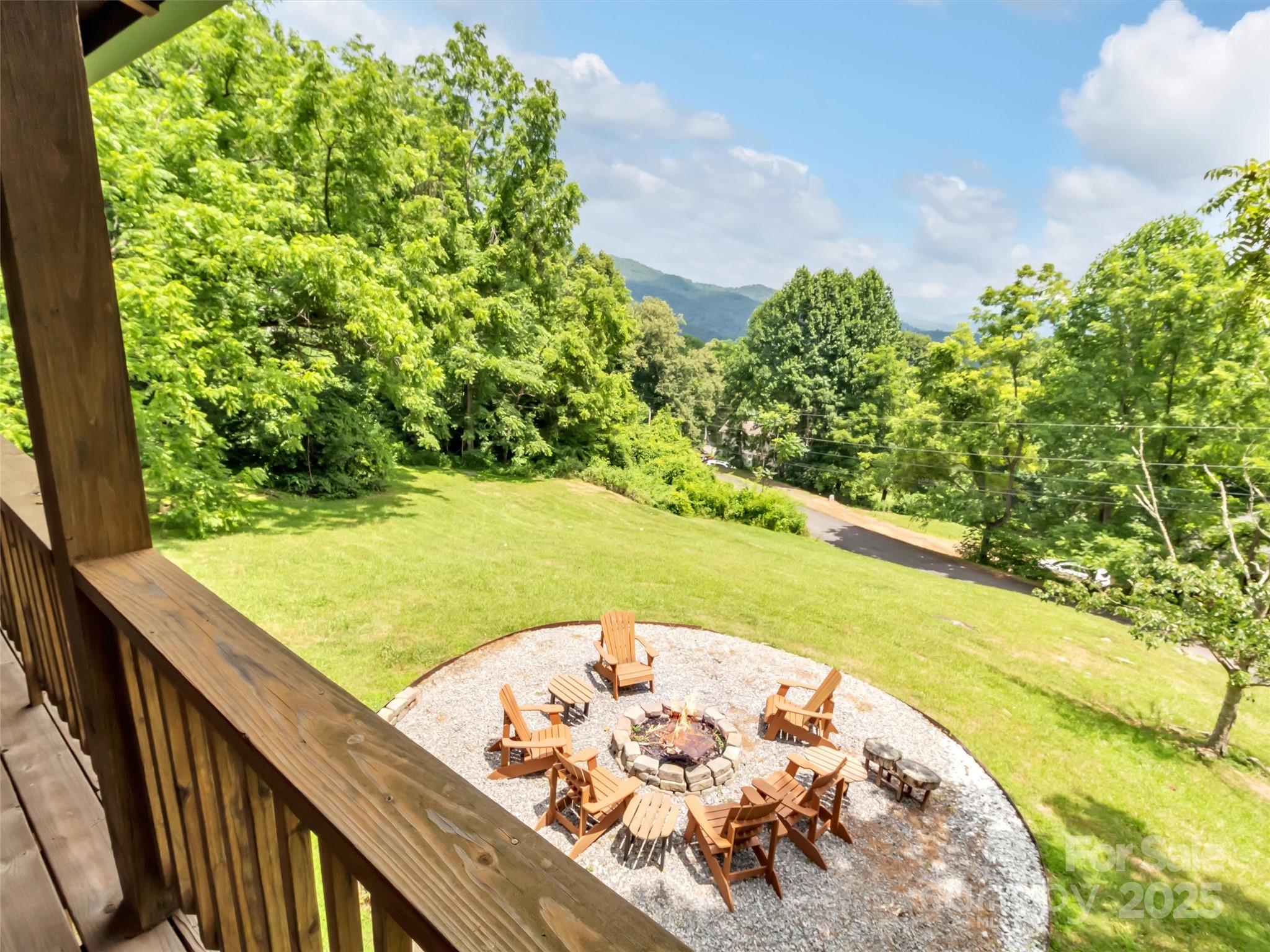 1064 Point Of View Drive — Waynesville