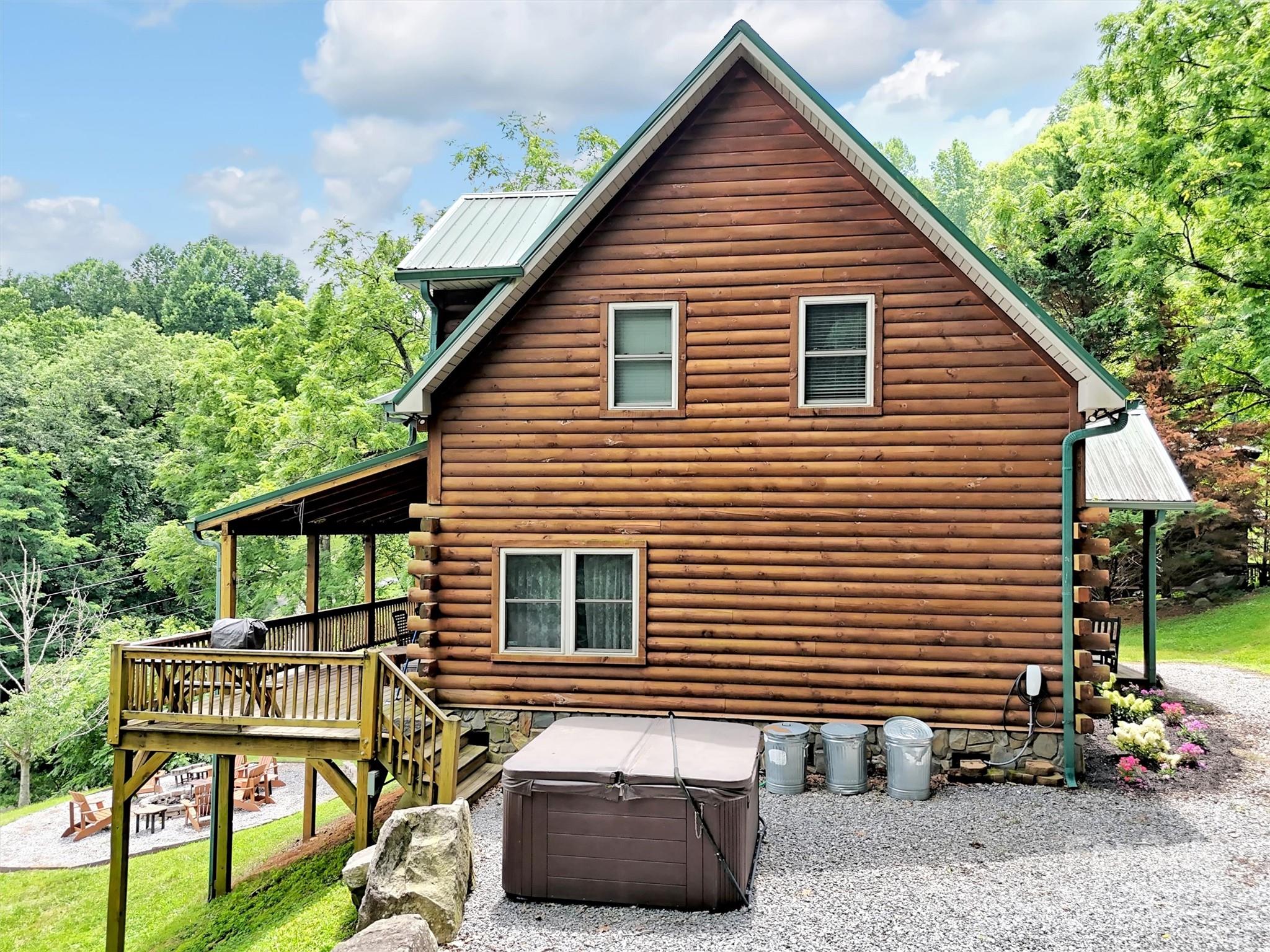 1064 Point Of View Drive — Waynesville