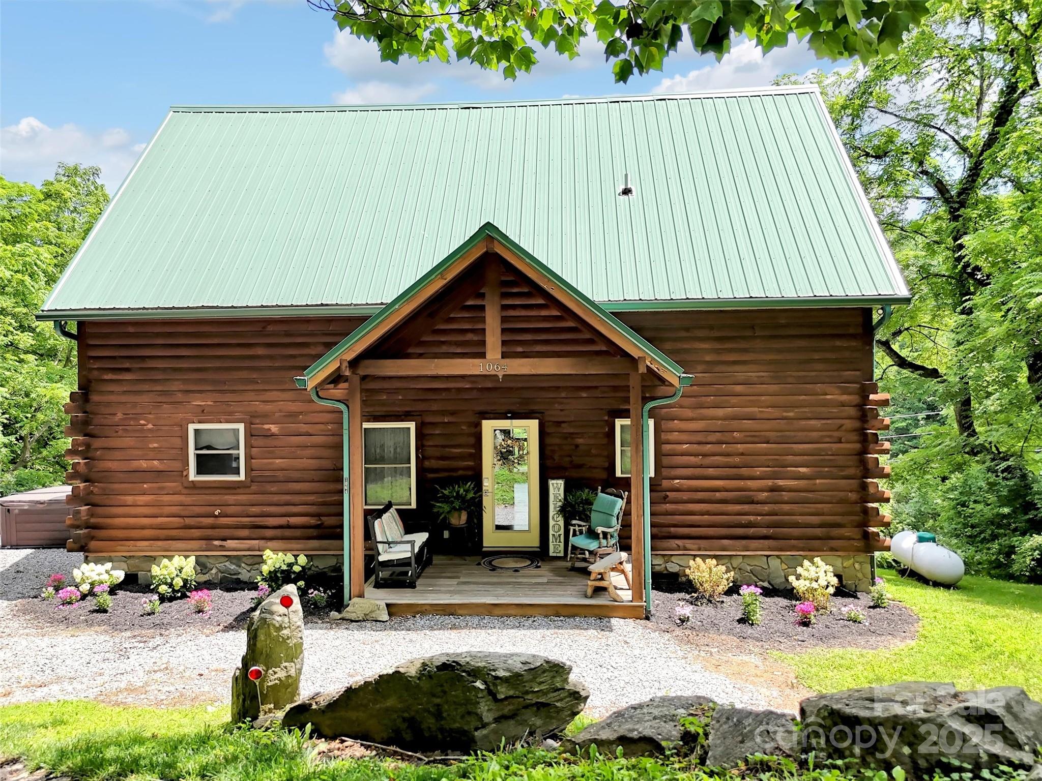 1064 Point Of View Drive — Waynesville