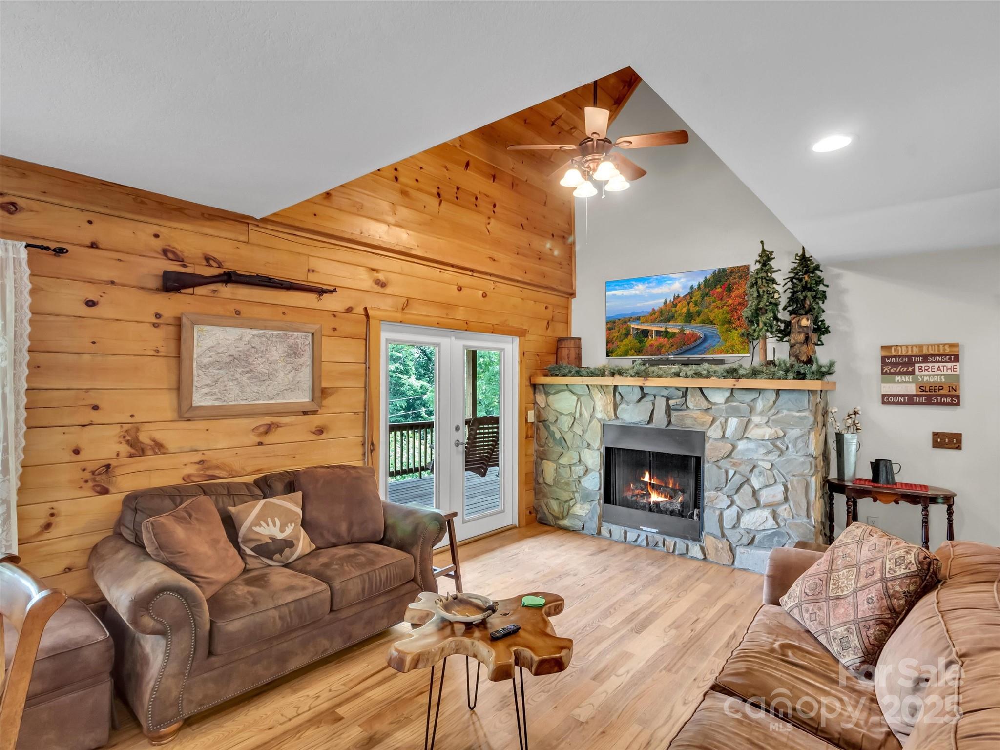 1064 Point Of View Drive — Waynesville