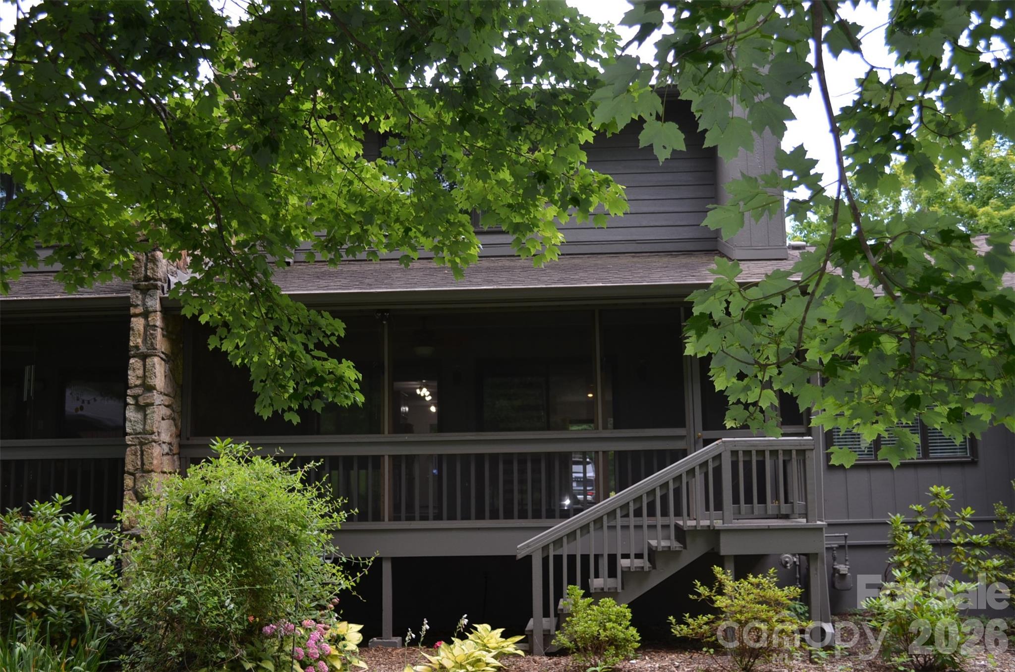 609 Crowfields Lane — Asheville