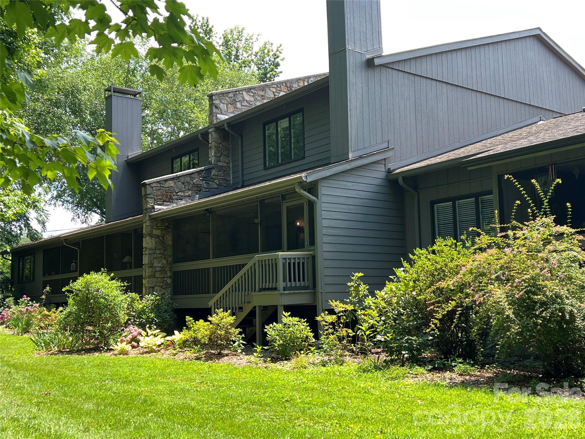 609 Crowfields Lane — Asheville