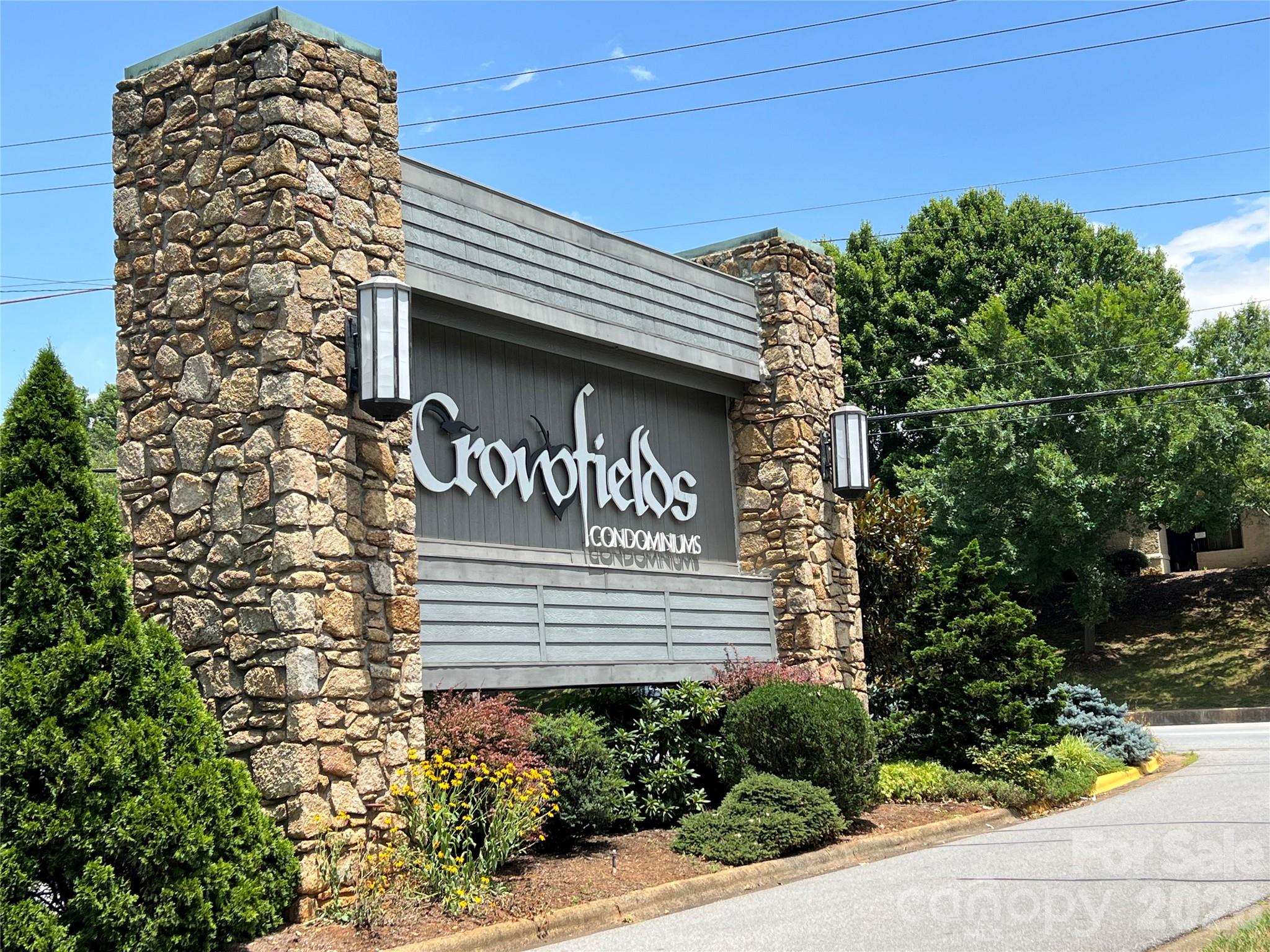 609 Crowfields Lane — Asheville