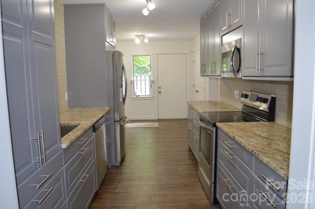 609 Crowfields Lane — Asheville