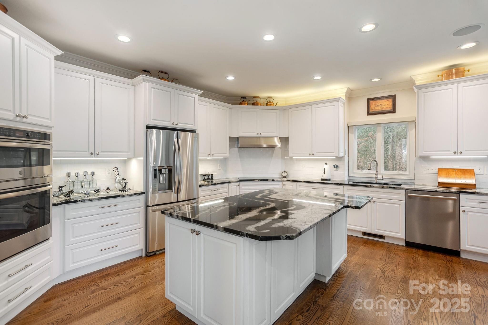 135 POPLAR Loop — Flat Rock