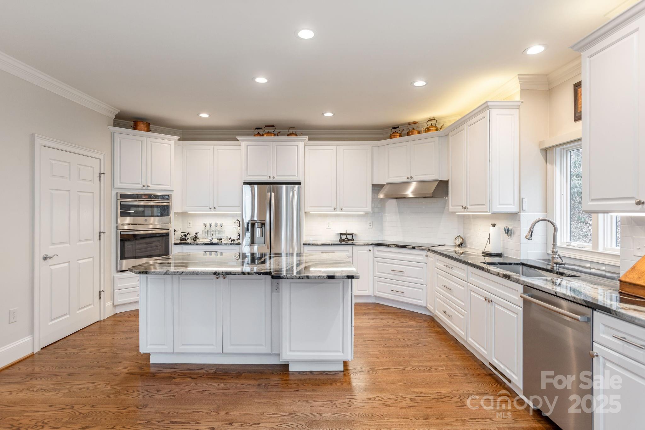 135 POPLAR Loop — Flat Rock