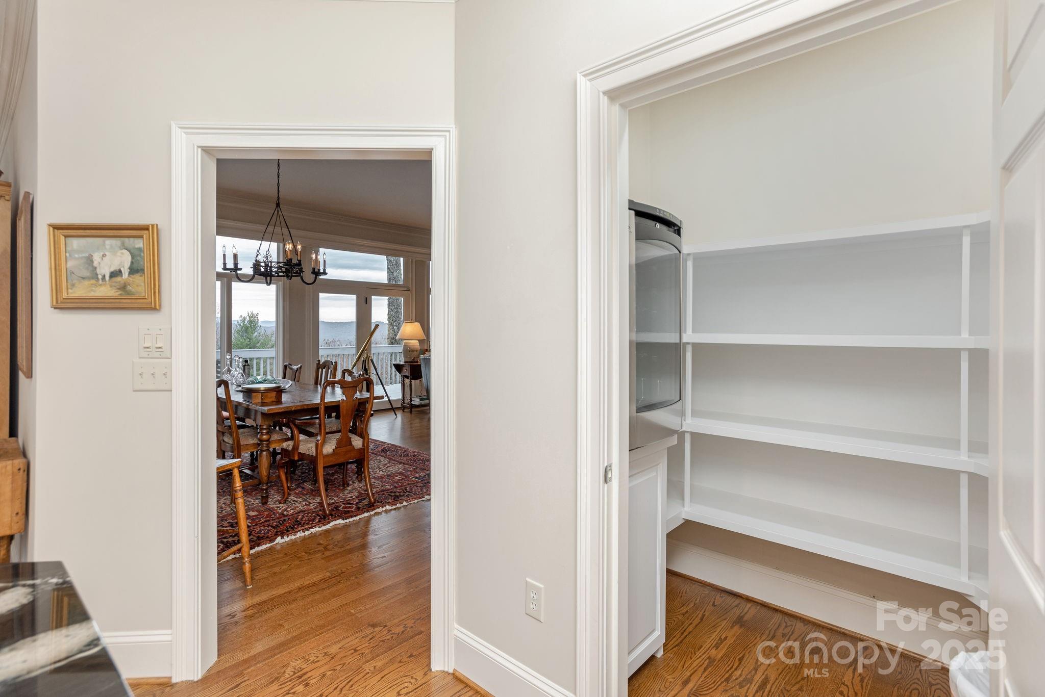 135 POPLAR Loop — Flat Rock