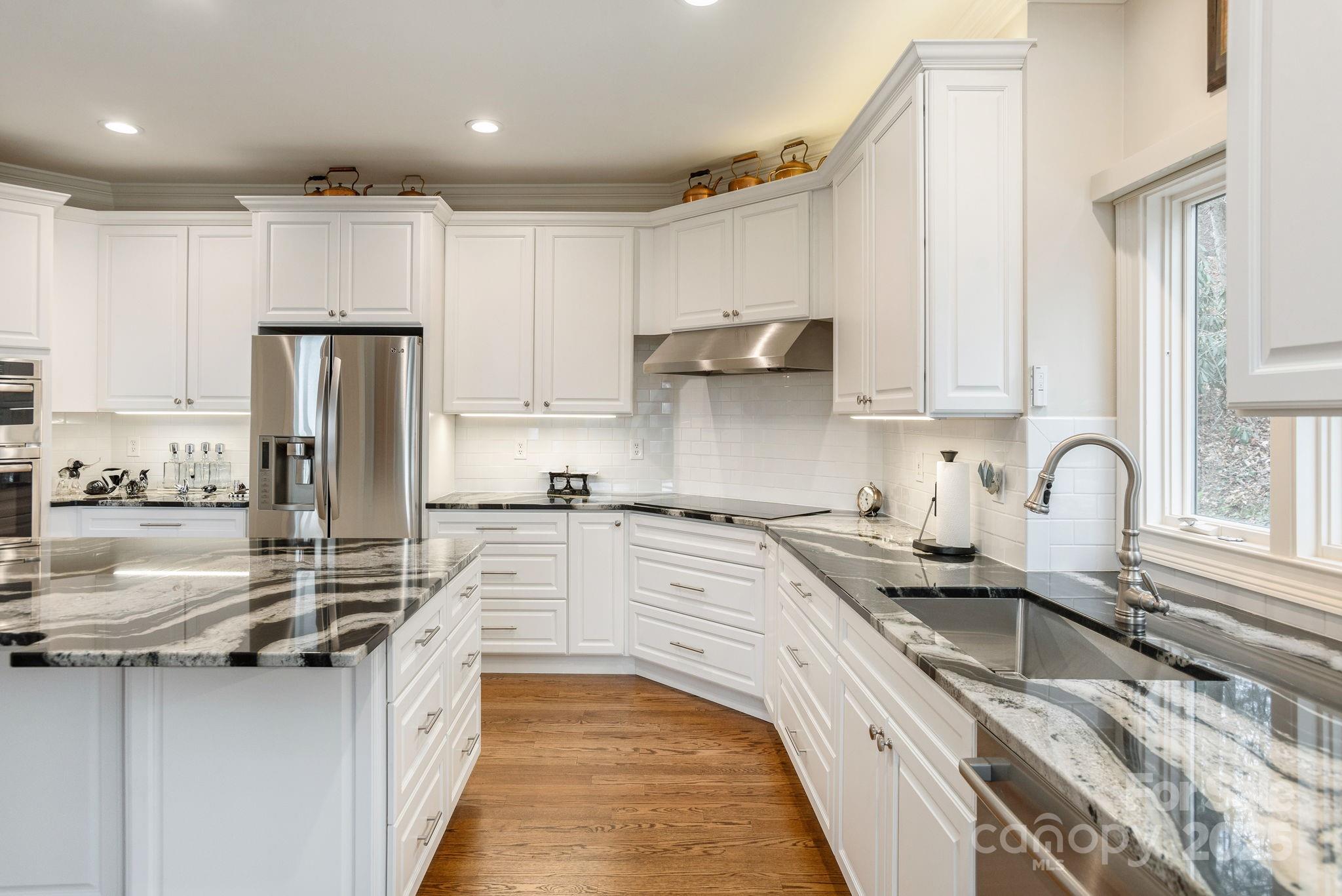 135 POPLAR Loop — Flat Rock