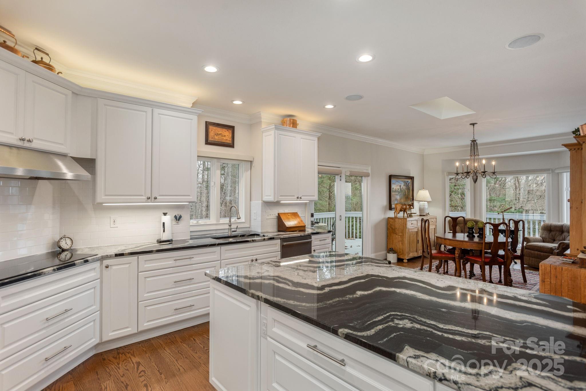 135 POPLAR Loop — Flat Rock