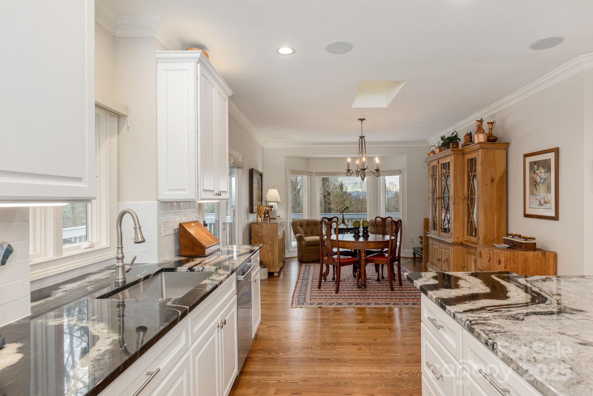 135 POPLAR Loop — Flat Rock