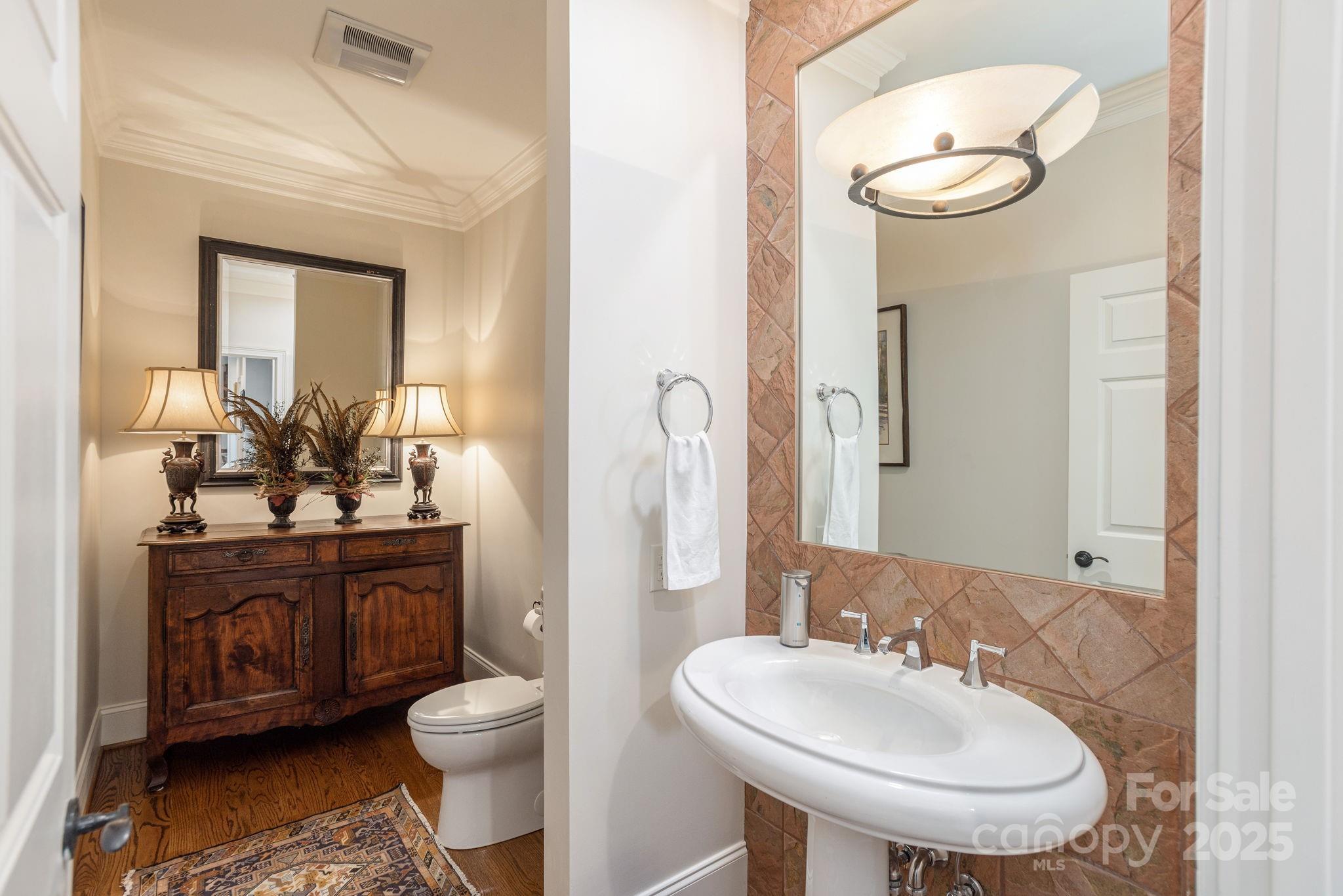 135 POPLAR Loop — Flat Rock