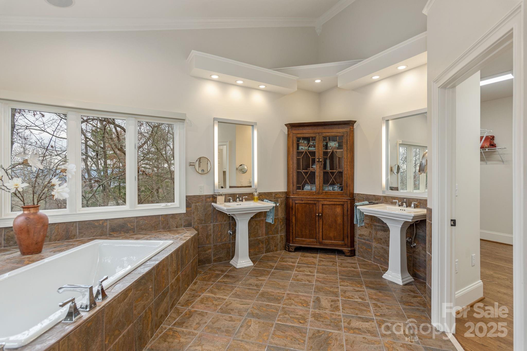 135 POPLAR Loop — Flat Rock