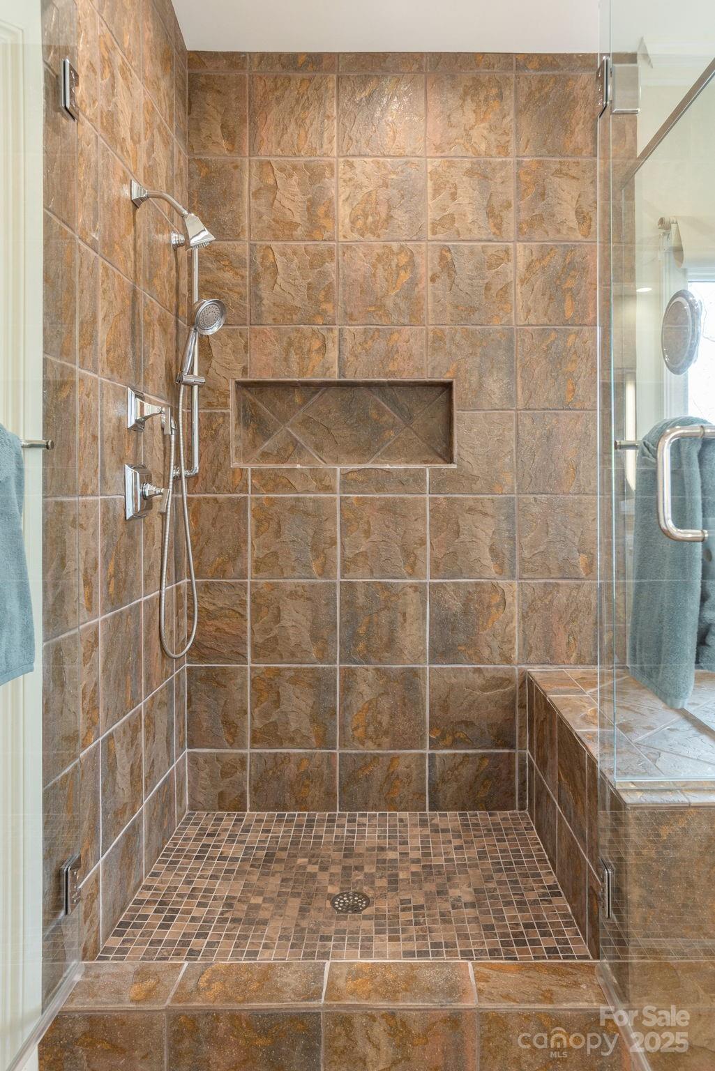 135 POPLAR Loop — Flat Rock