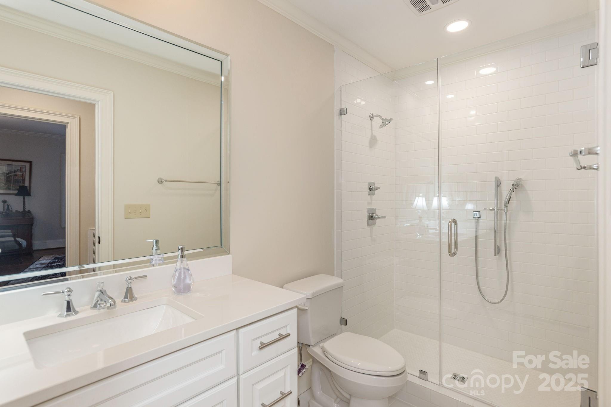 135 POPLAR Loop — Flat Rock
