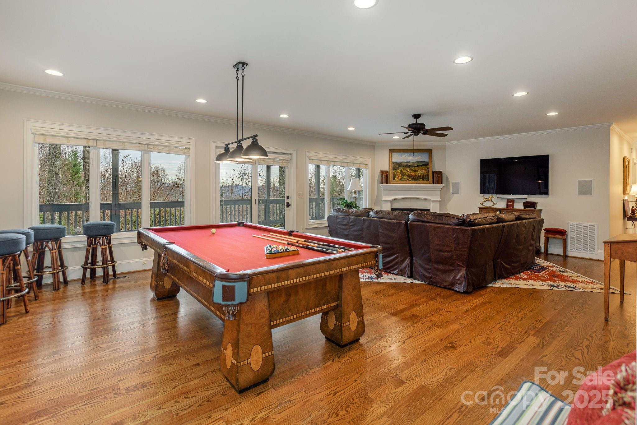 135 POPLAR Loop — Flat Rock