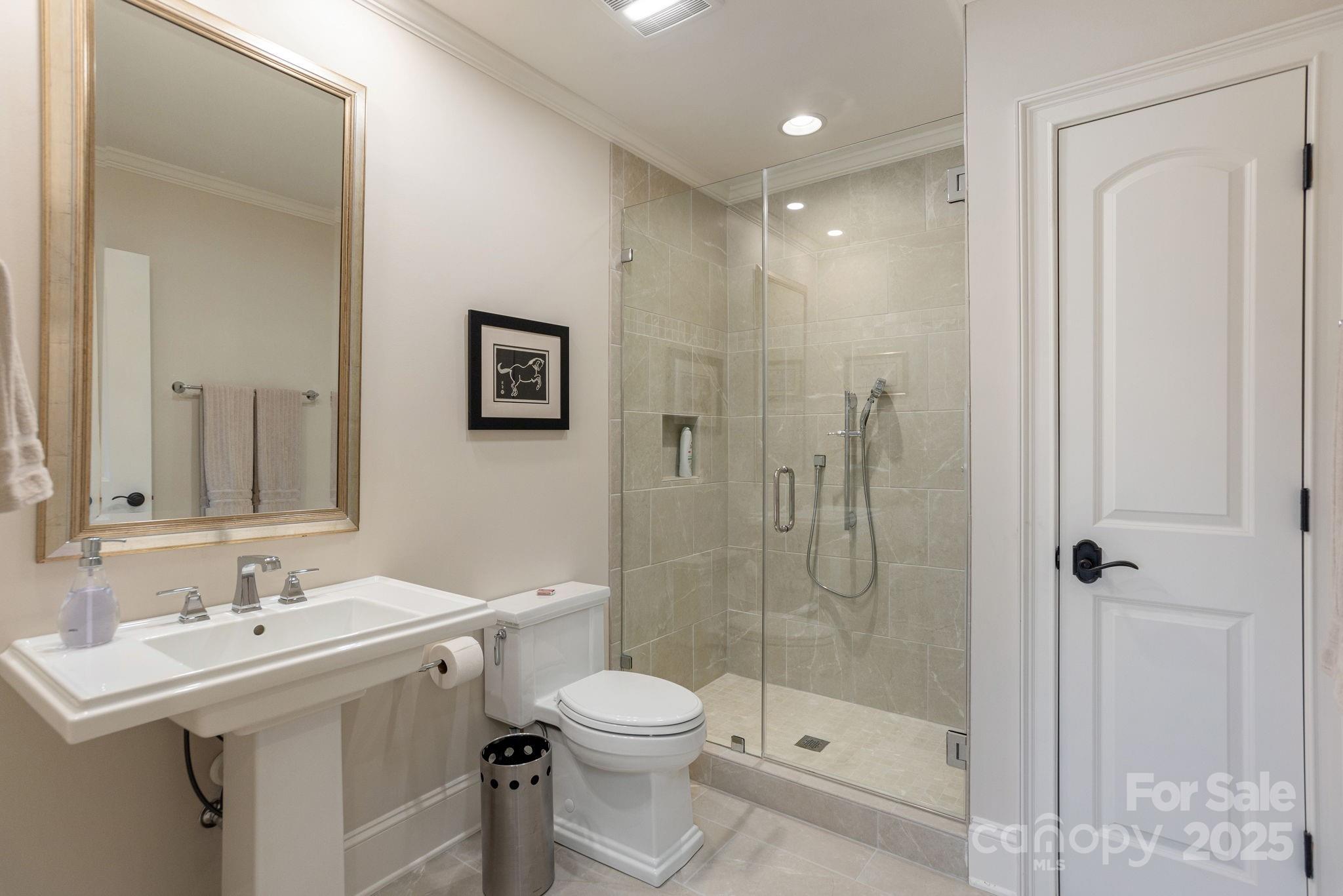 135 POPLAR Loop — Flat Rock