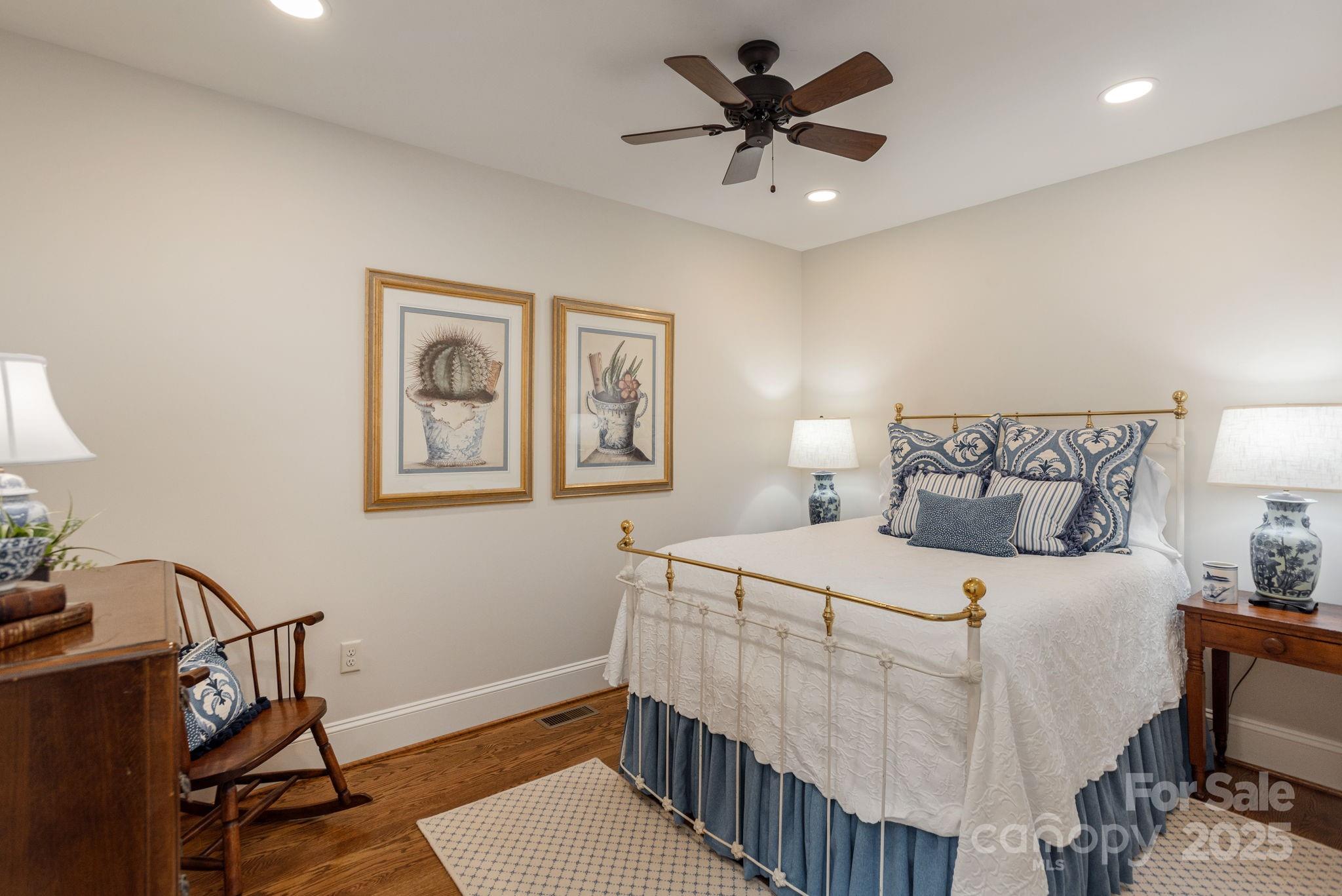 135 POPLAR Loop — Flat Rock