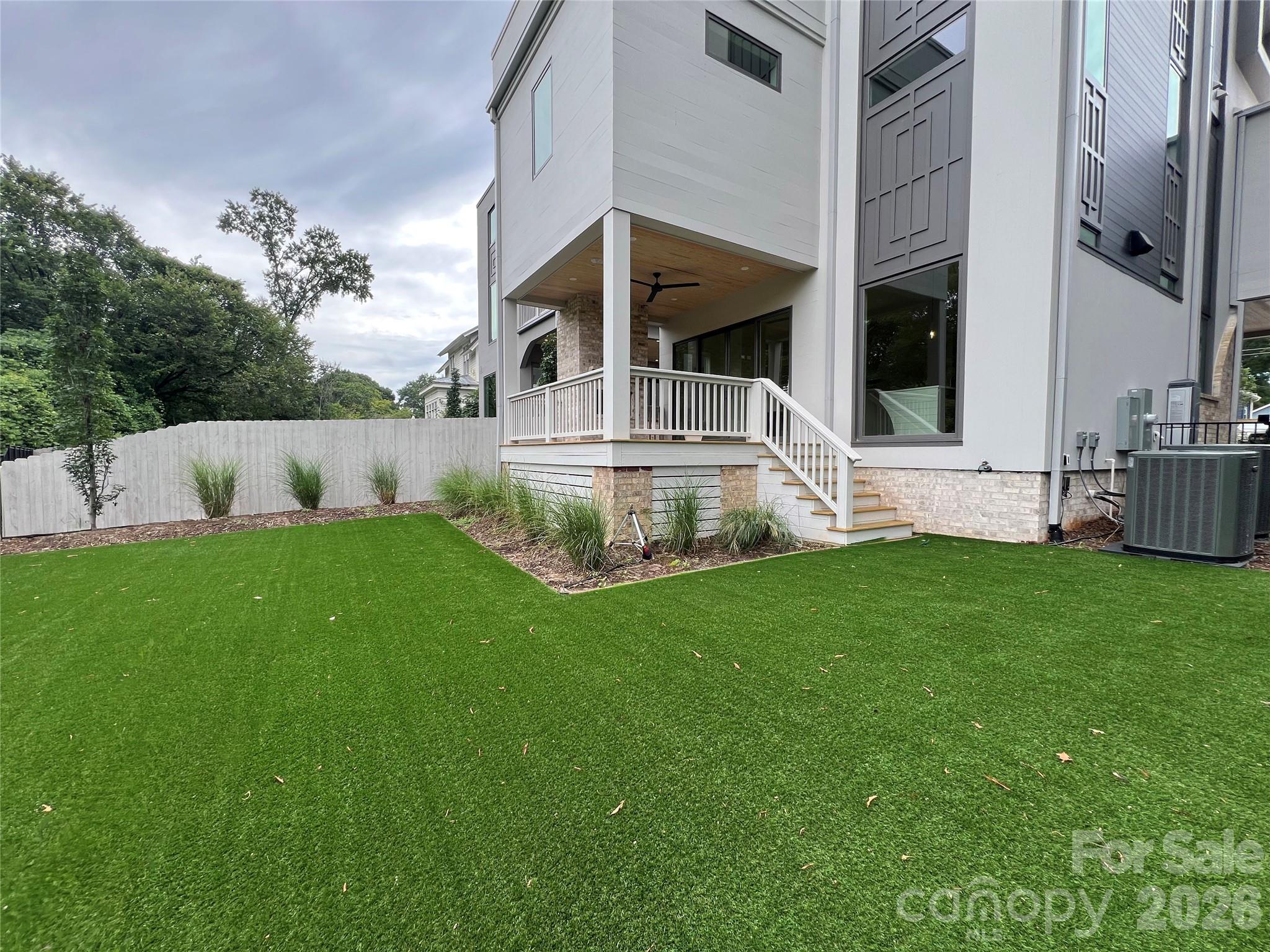 719 Charles Avenue — Charlotte