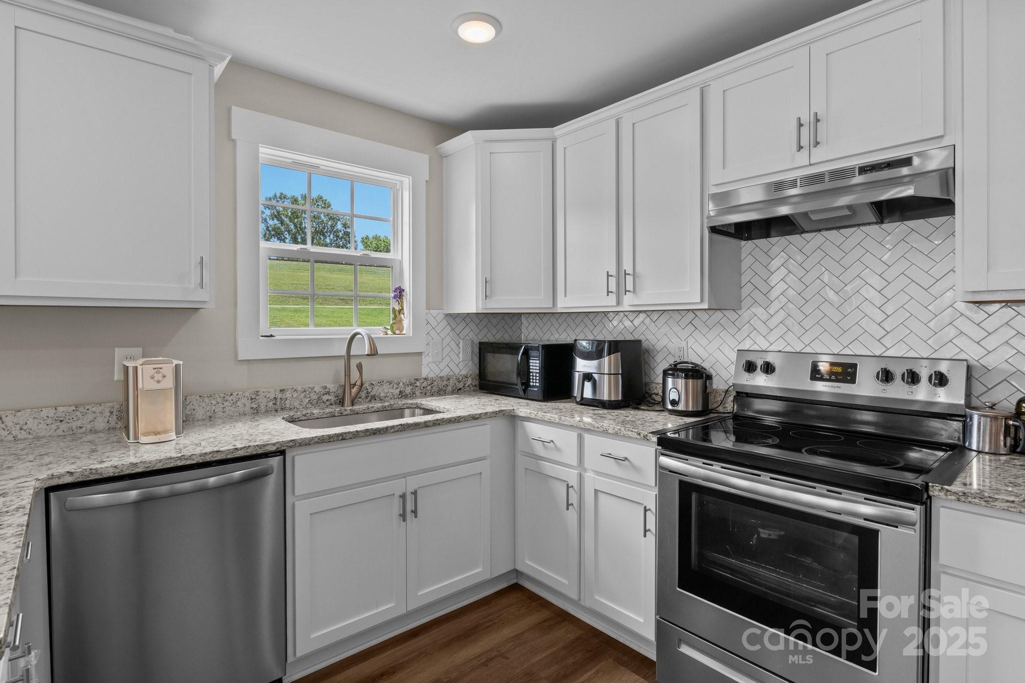 818 W Carolina Avenue — Bessemer City