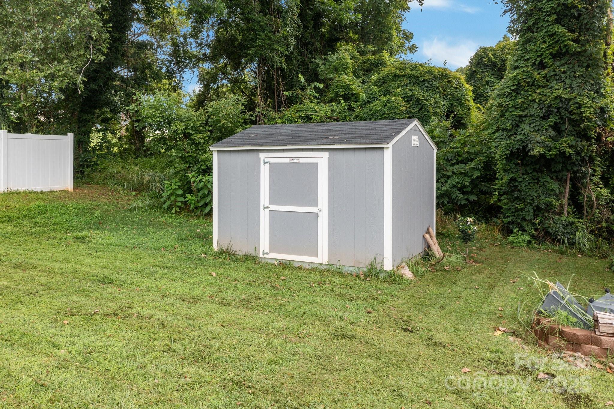 818 W Carolina Avenue — Bessemer City