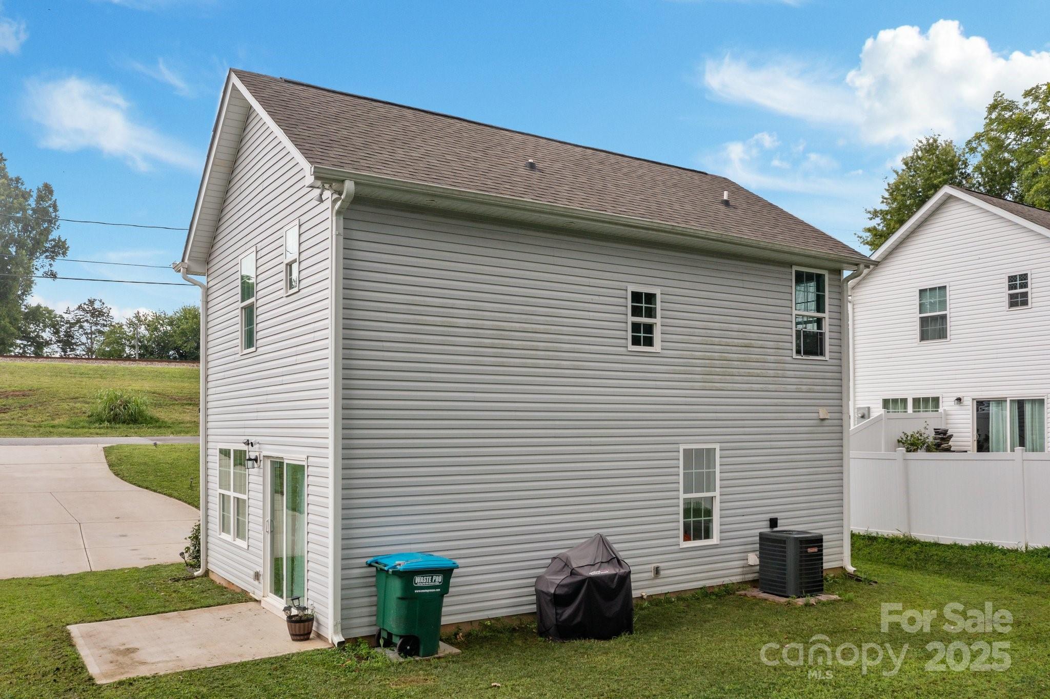 818 W Carolina Avenue — Bessemer City