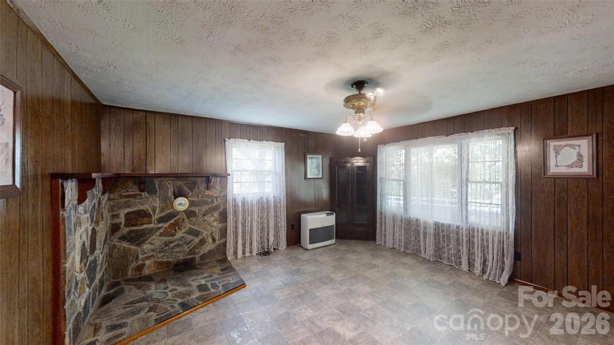 560 Bailey Mountain Road — Mars Hill