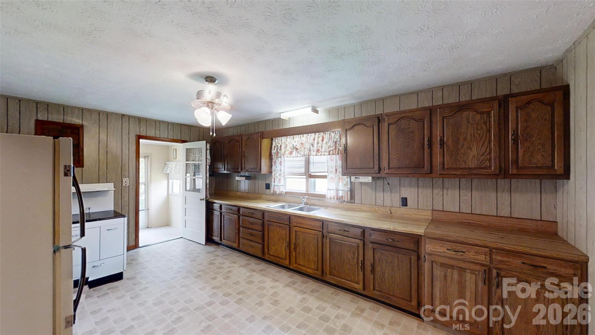 560 Bailey Mountain Road — Mars Hill