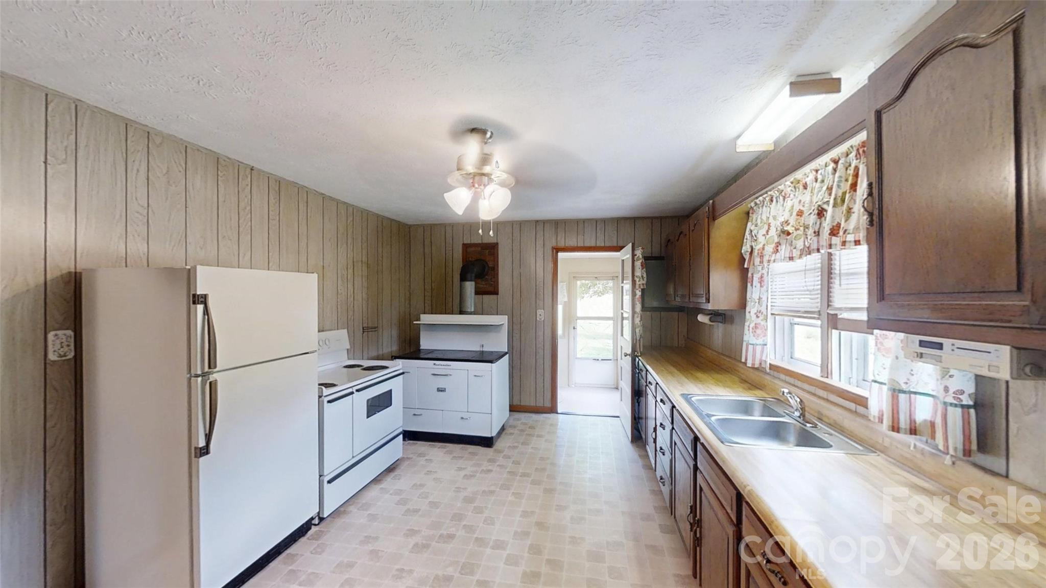 560 Bailey Mountain Road — Mars Hill