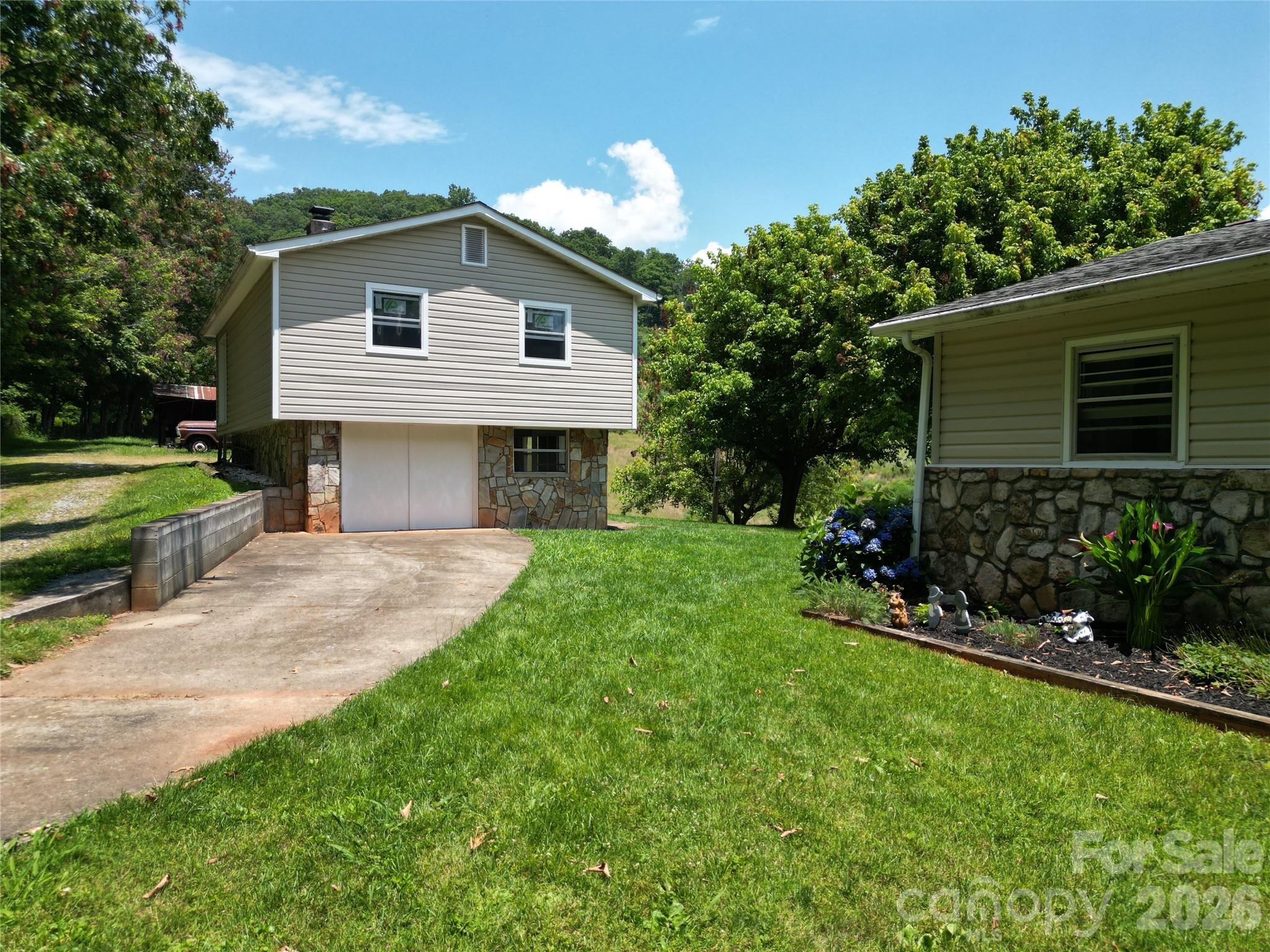 560 Bailey Mountain Road — Mars Hill