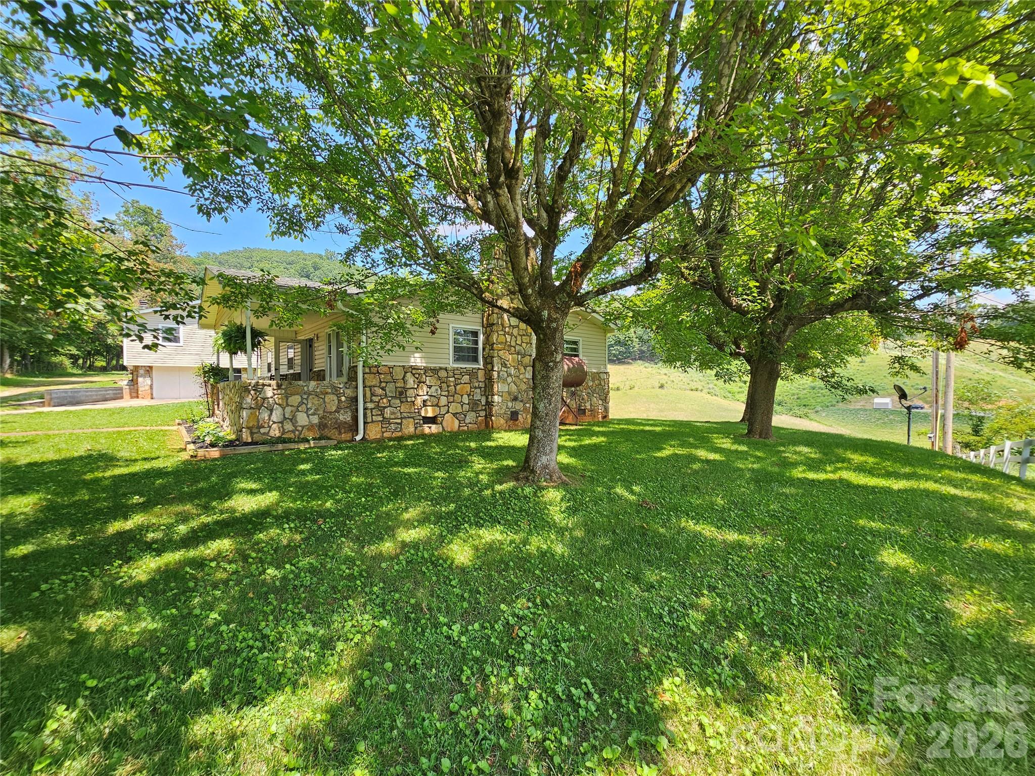 560 Bailey Mountain Road — Mars Hill