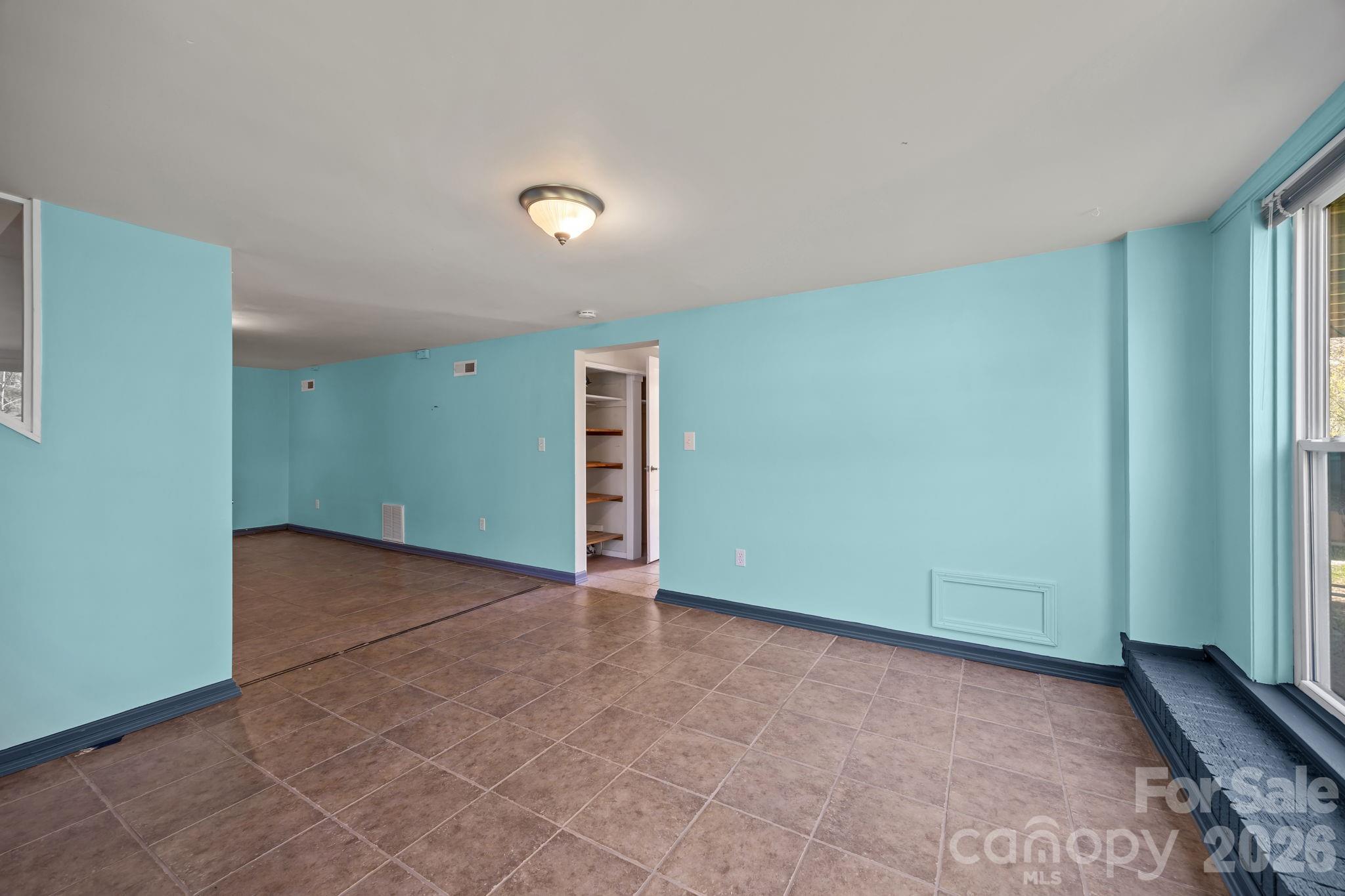 3 Manila Street — Asheville