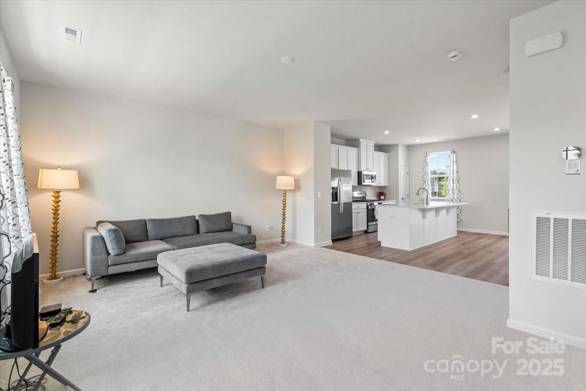 512 Whitehall Circle — Durham