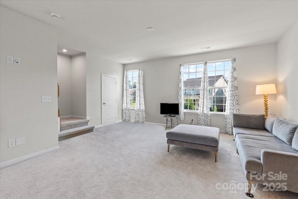 512 Whitehall Circle — Durham