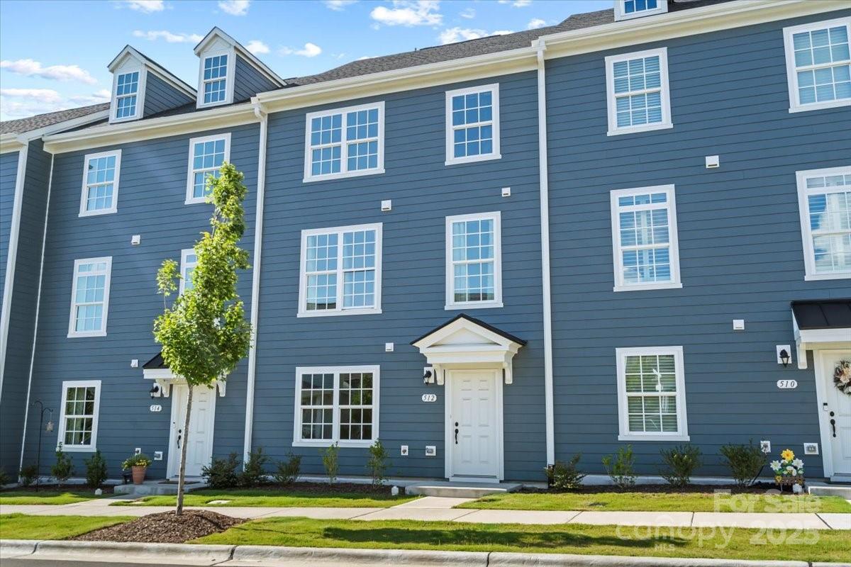 512 Whitehall Circle — Durham