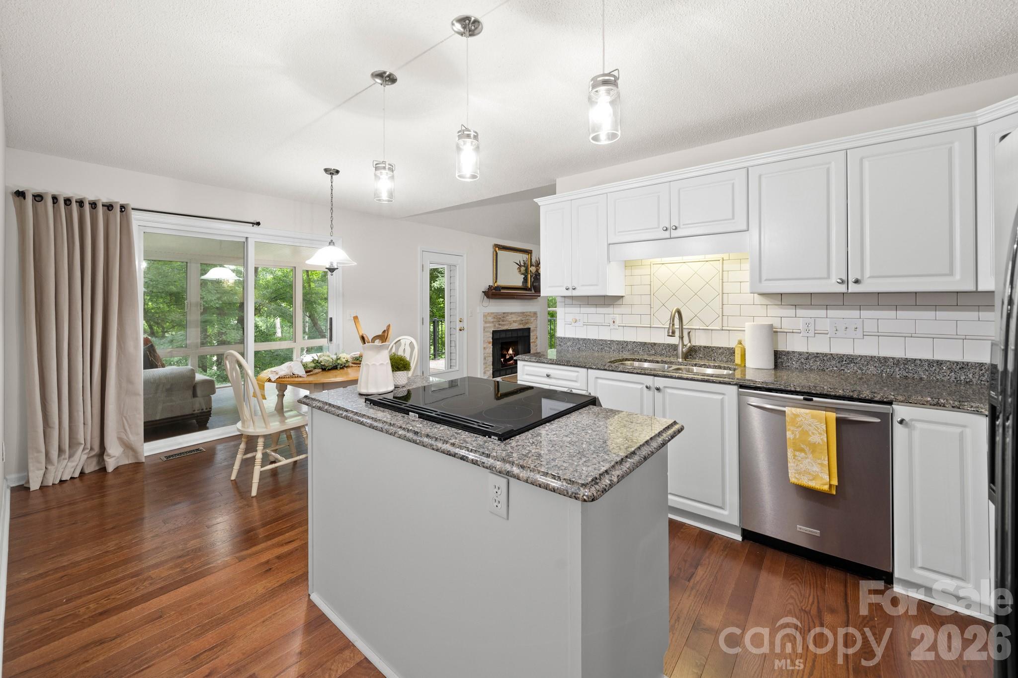 701 Salisbury Road — Hendersonville