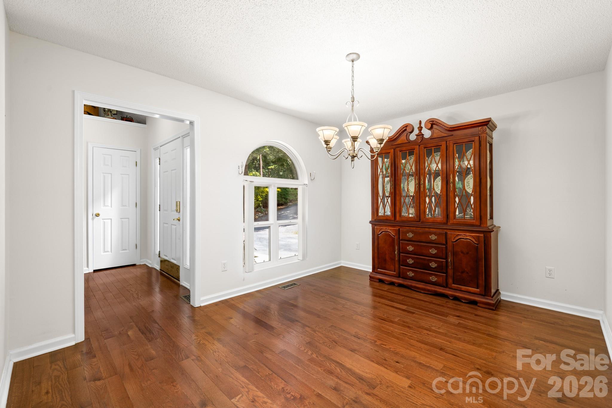 701 Salisbury Road — Hendersonville