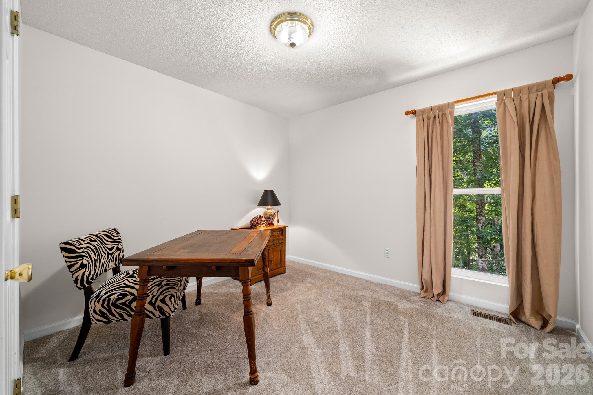 701 Salisbury Road — Hendersonville