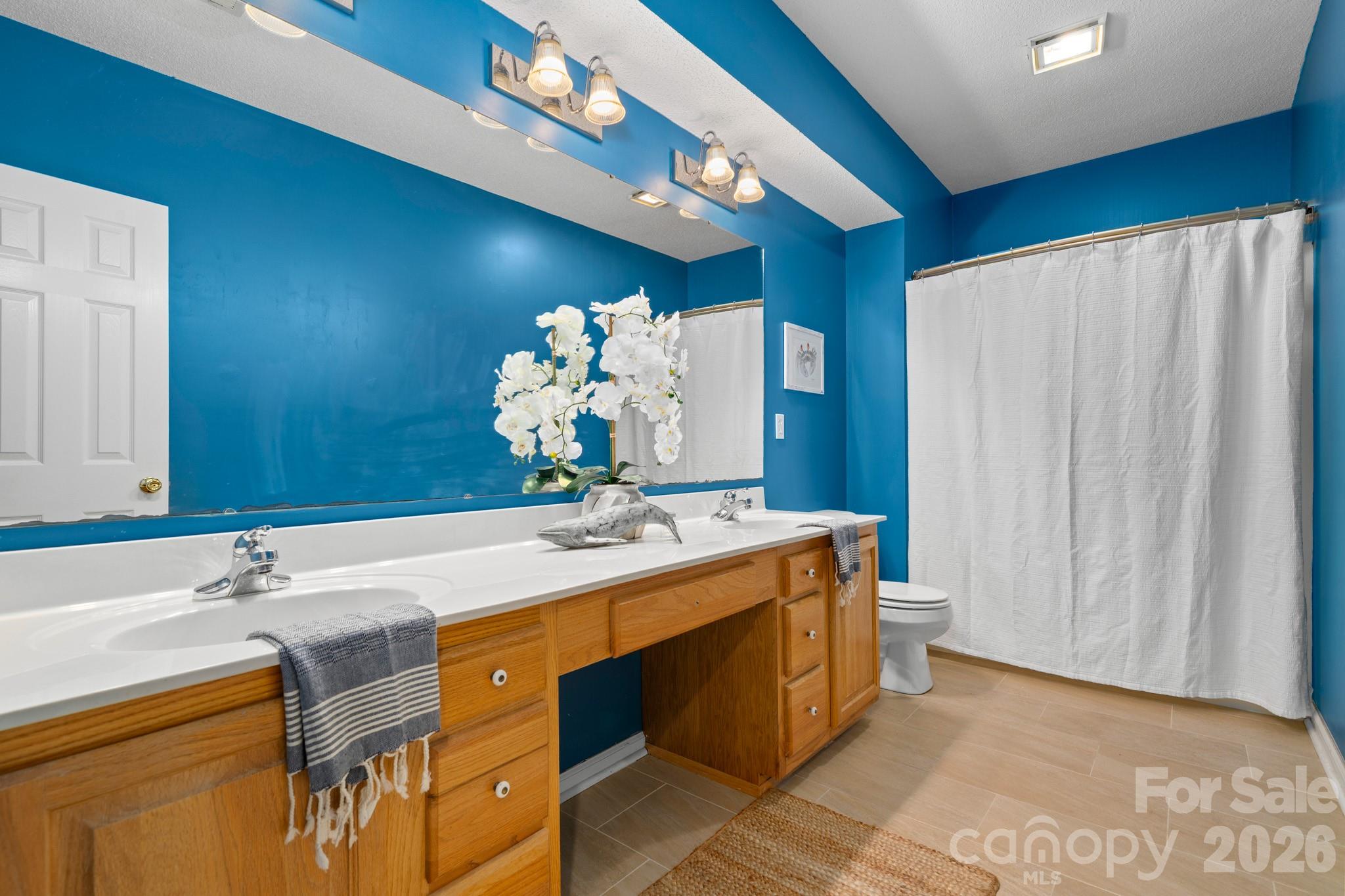 701 Salisbury Road — Hendersonville