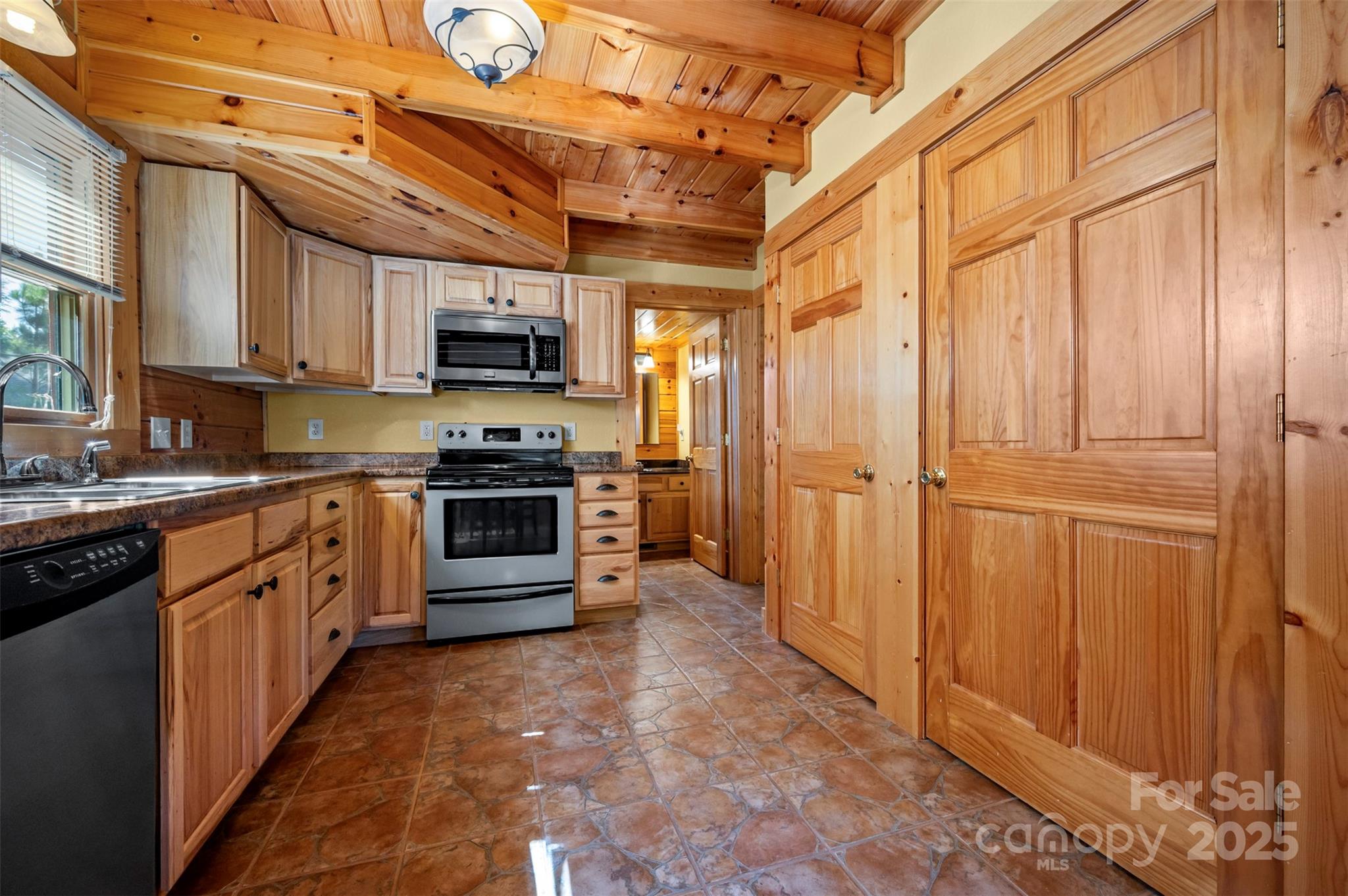 599 Shoal Creek Trail — Nebo