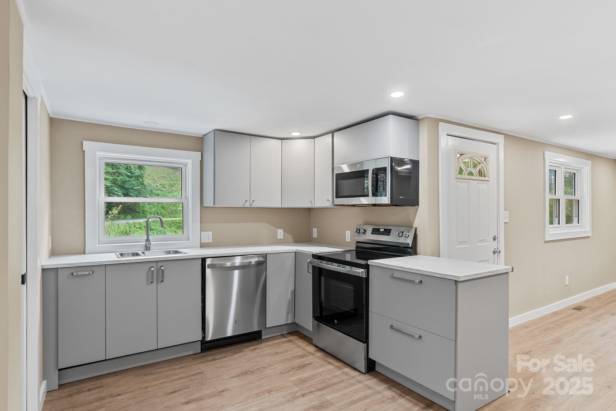 530 Rebel Ridge Road — Marshall