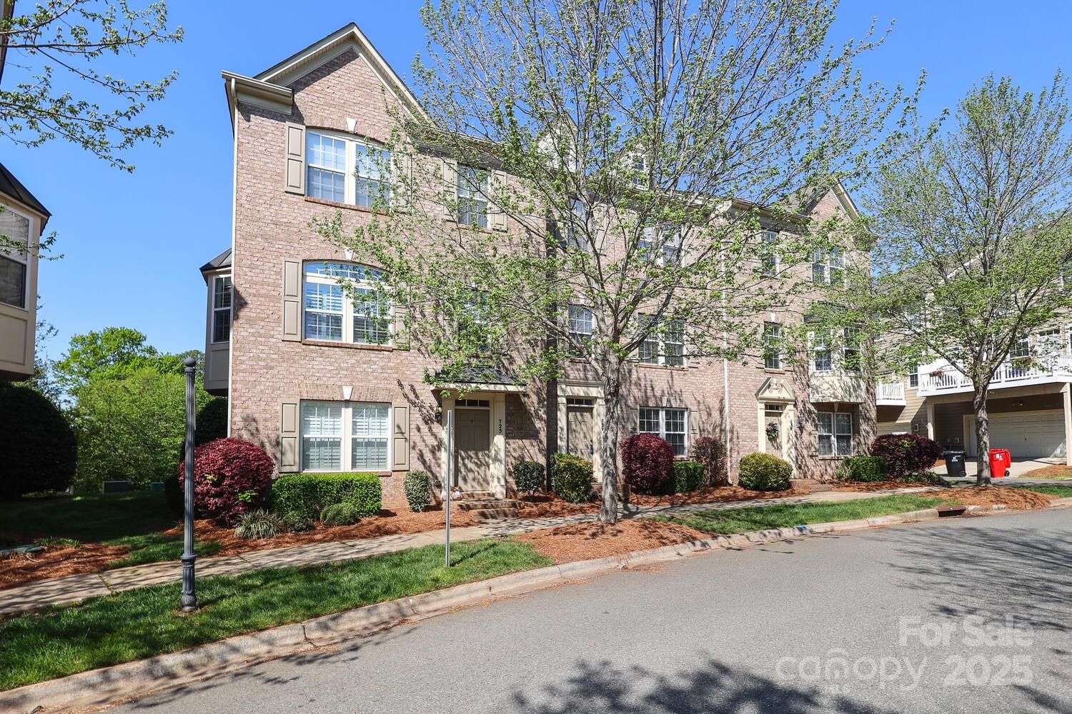 729 Naramore Street — Davidson