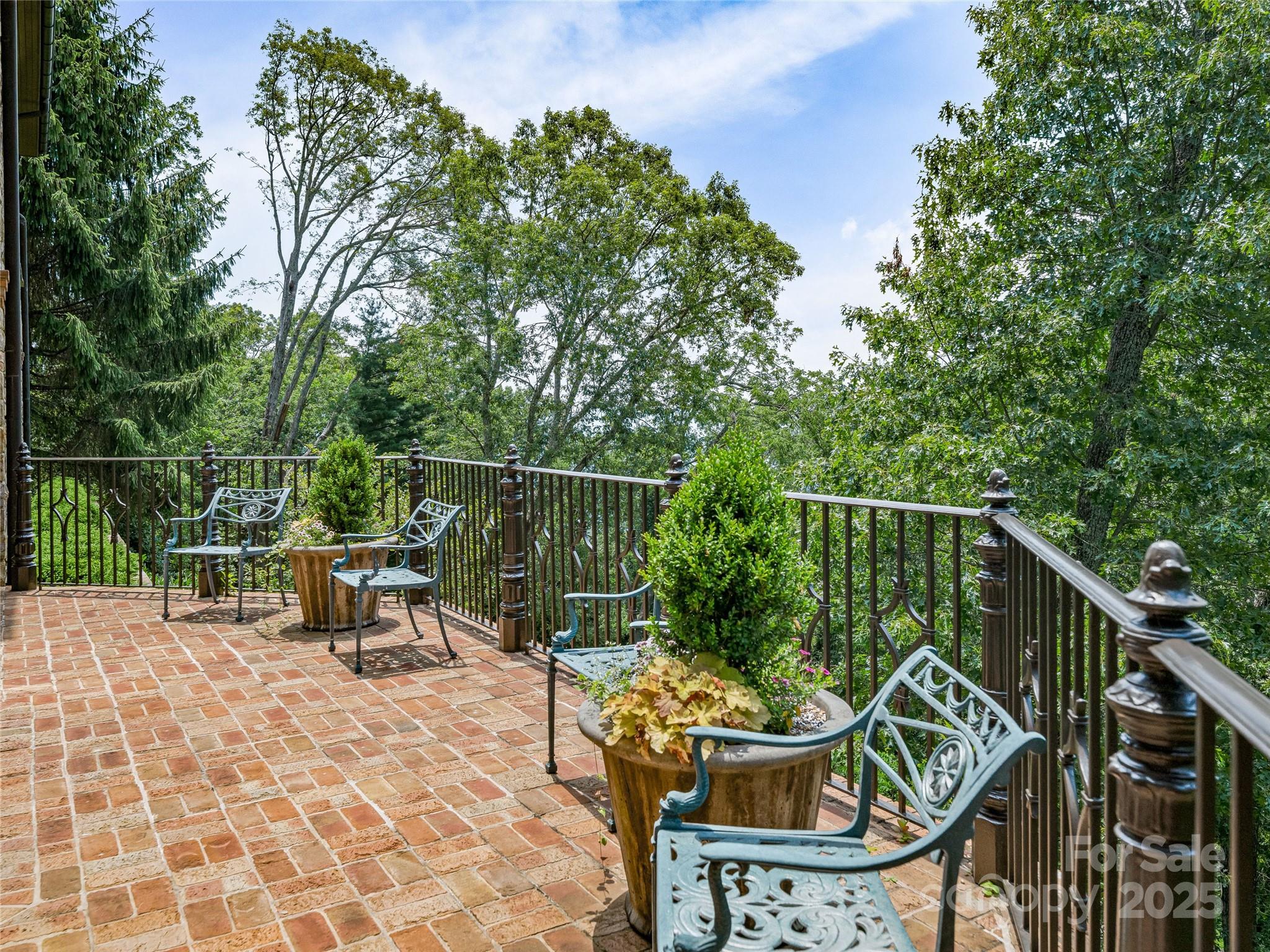 234 Skycliff Drive — Asheville