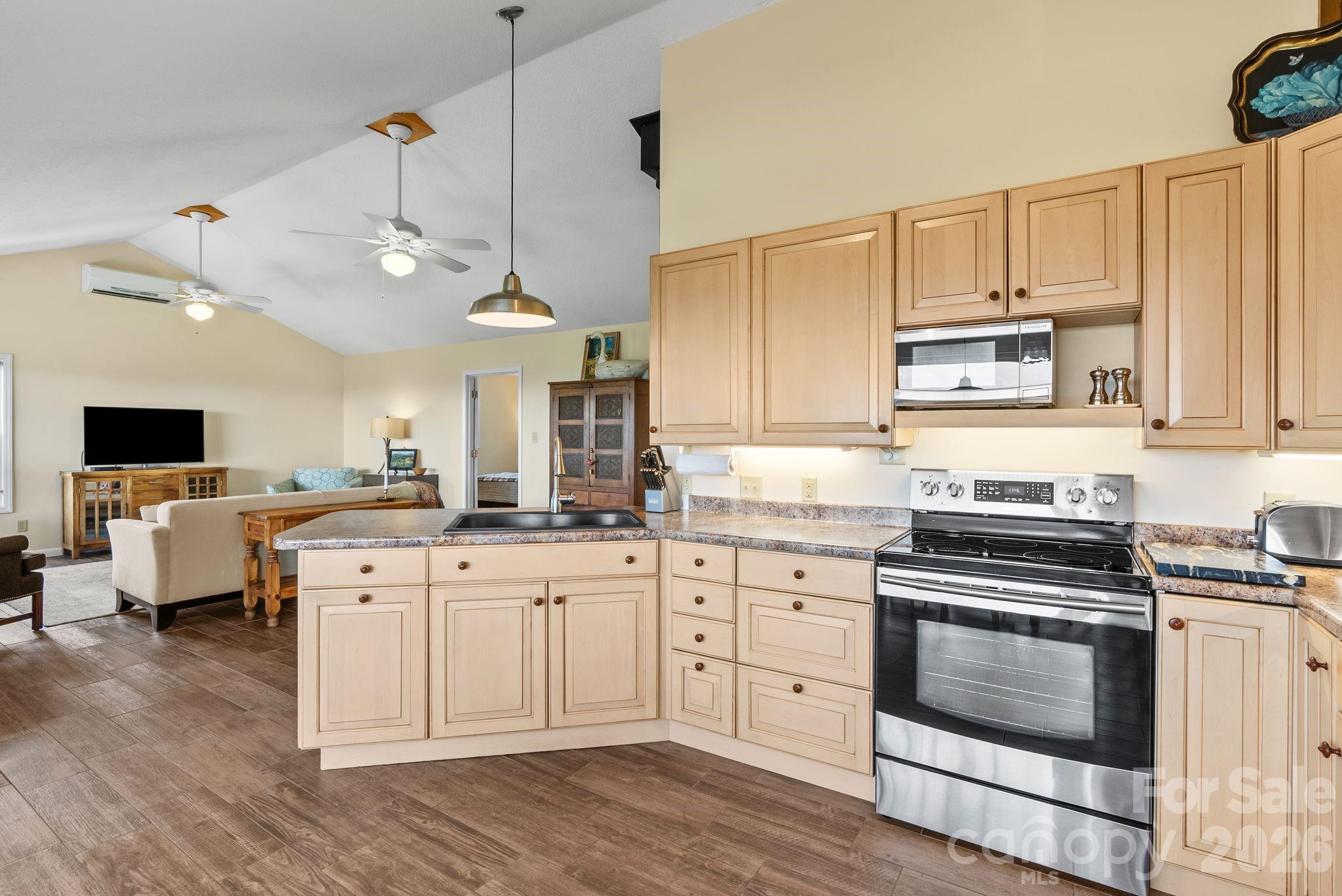 1045 & 1047 Graham Road — Marshall