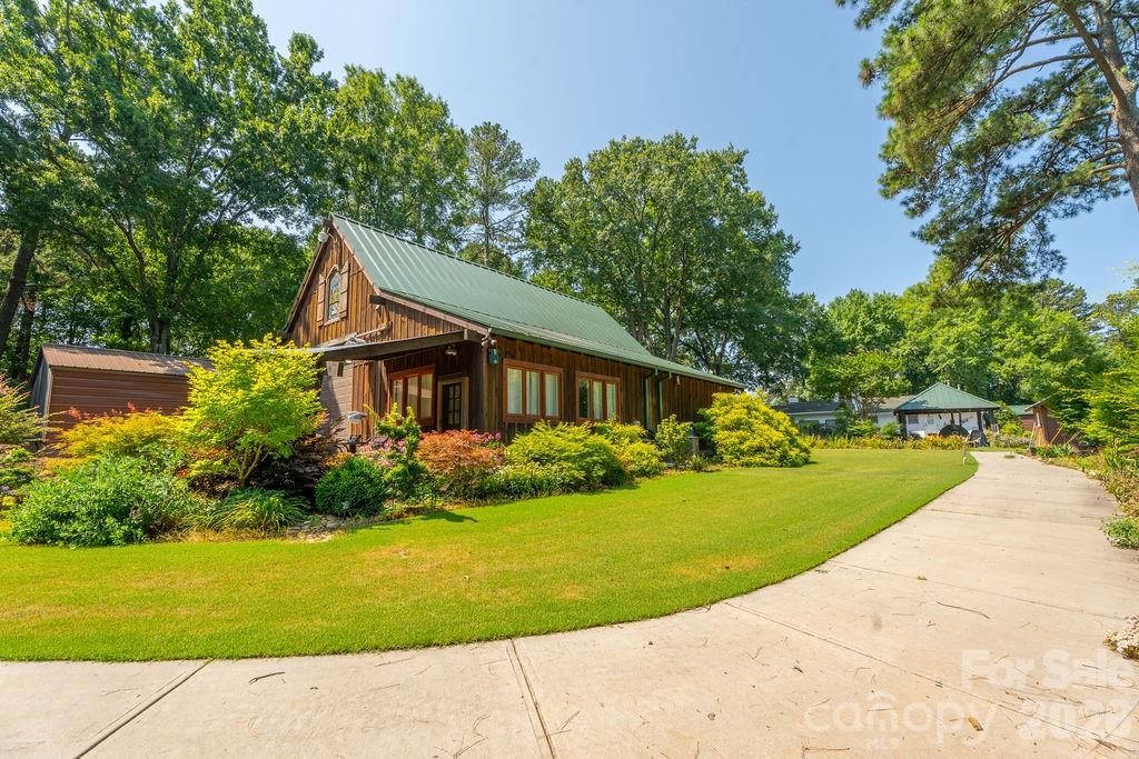9032 Boyd Drive — Matthews