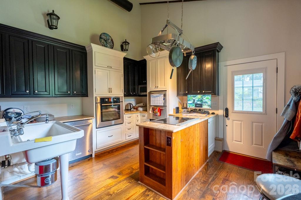 9032 Boyd Drive — Matthews