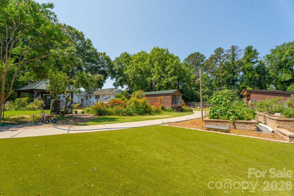 9032 Boyd Drive — Matthews