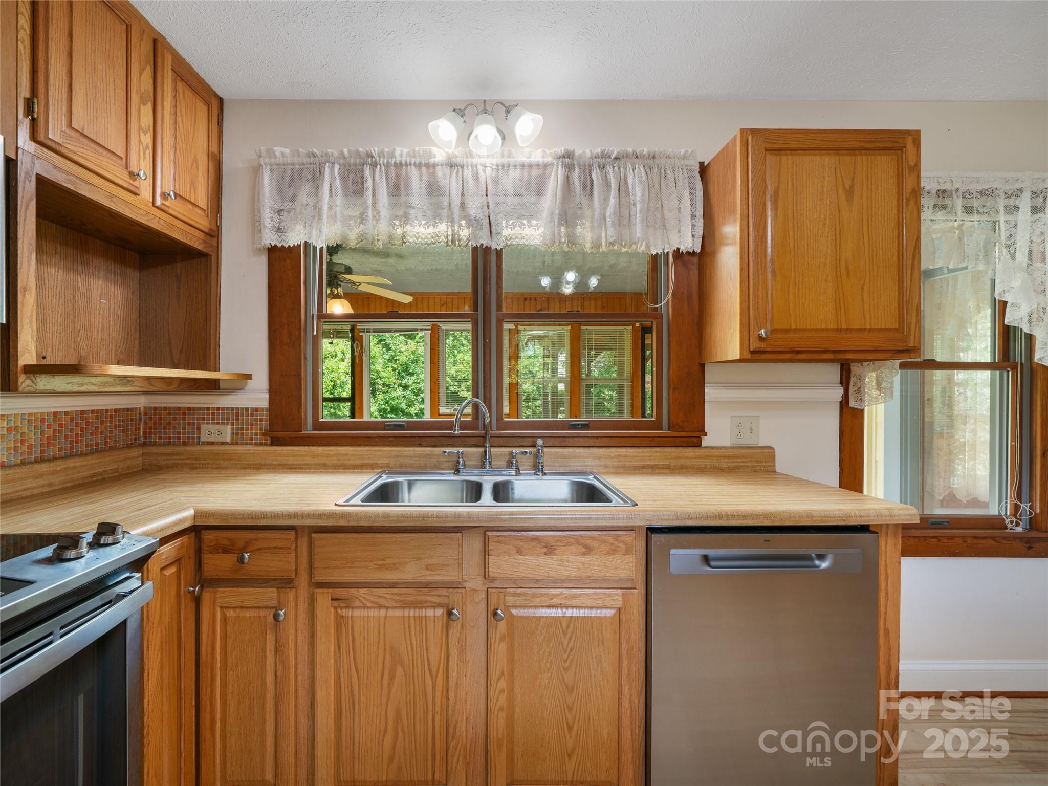 12 Robertson Street — Burnsville