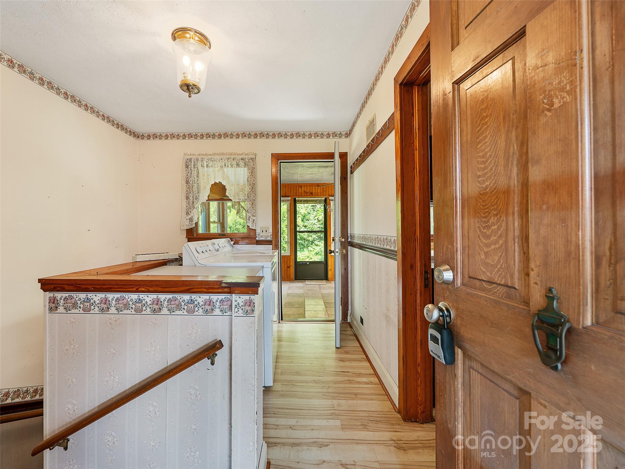 12 Robertson Street — Burnsville